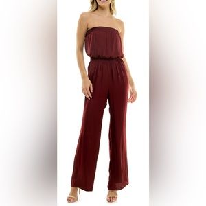 Socialite Strapless Smocked Jumpsuit
Windsor Wine Size:S (NWT)